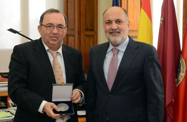 El Tribunal Constitucional firma un convenio con la UMU para la tramitación electrónicas de sus recursos