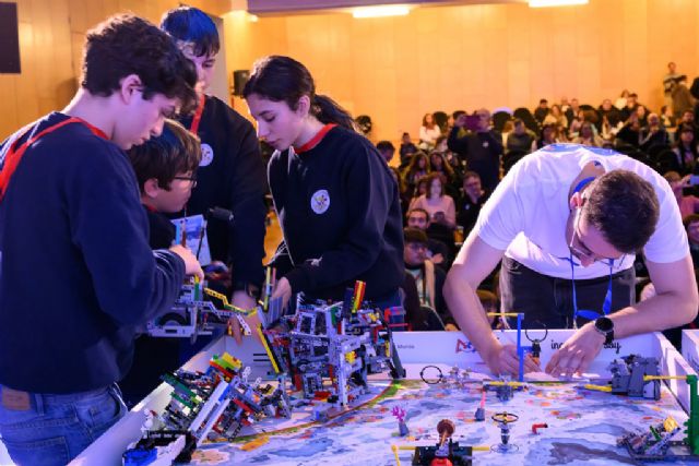 Más de 200 escolares participan este sábado en Cartagena en la final regional del torneo internacional de robótica First Lego League