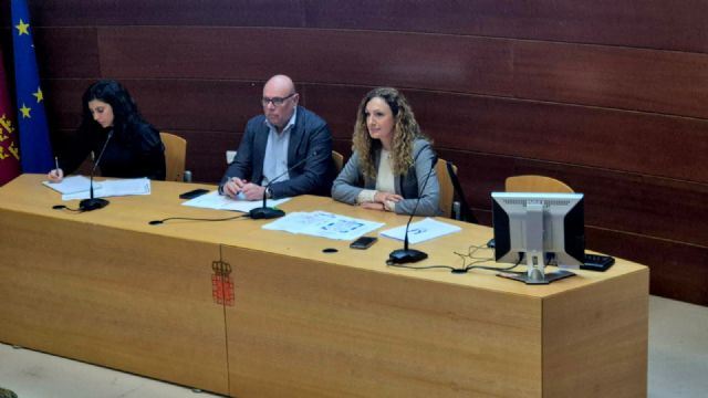 El Ayuntamiento de Murcia junto a la Mesa de la Discapacidad aprueba la creación de una red de cambiadores inclusivos