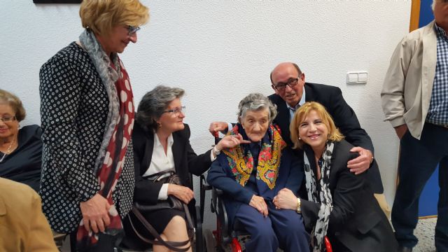 Homenaje a los mayores del barrio murciano de Vistabella
