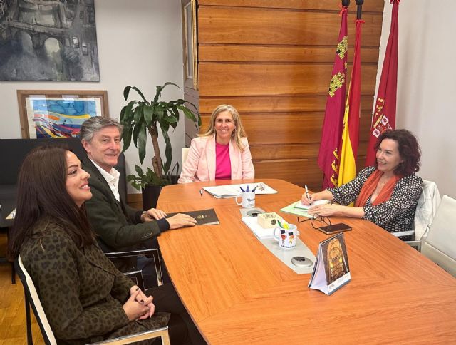 El Ayuntamiento de Murcia refuerza su apuesta por el emprendimiento a través de la empresa familiar y firma un convenio con AMEFMUR
