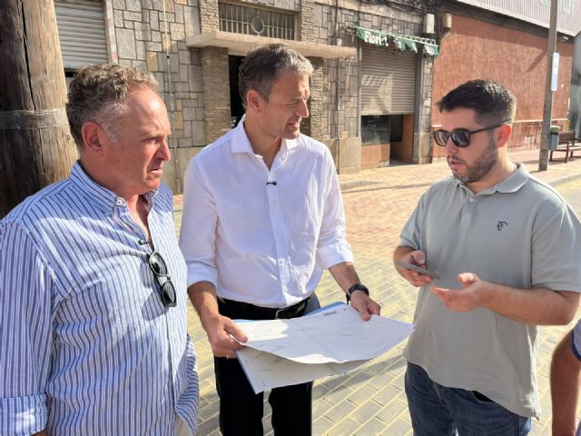 Barriomar mejora la accesibilidad con la renovación de la acera de la Avenida Ciudad de Almería