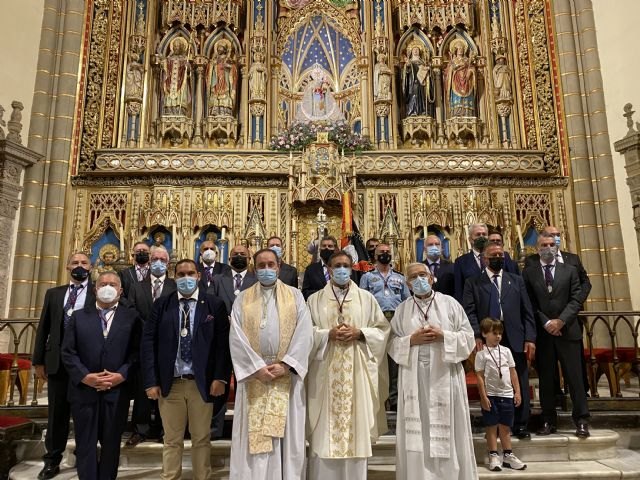 Imposición de medallas de la Real Hermandad de Caballeros de la Virgen de la Fuensanta a 18 nuevos miembros