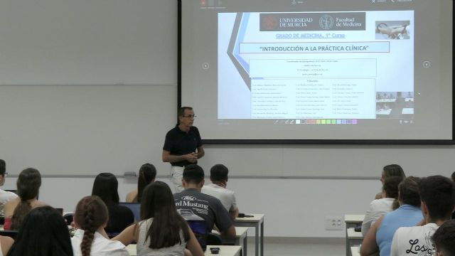 El Grado en Medicina de la UMU estrena una asignatura para acercar al alumnado de primer curso a la práctica clínica y la medicina familiar