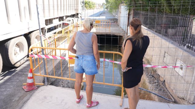 El PSOE reclama una solución definitiva para la Orilla del Azarbe mientras siguen apareciendo agujeros tras a&ntilde;os de advertencias y de un accidente con heridos