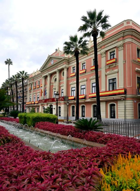 Murcia se engalana para celebrar el Día de la Hispanidad