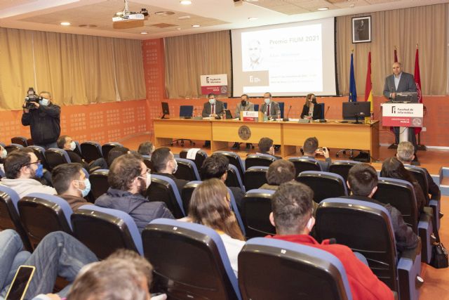 Entrega del Premio FIUM de la Universidad de Murcia a Klaas Wierenga