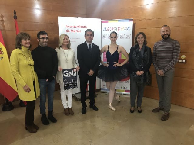 70 alumnos de la Academia de Ballet María José Buitrago actuarán en el Teatro Romea a beneficio de Astrapace