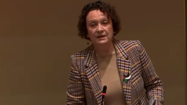 Marín, a López Miras: '&iquest;Tiene que morir alguien en el Santa Lucía para que usted cambie la cubierta inflamable?'