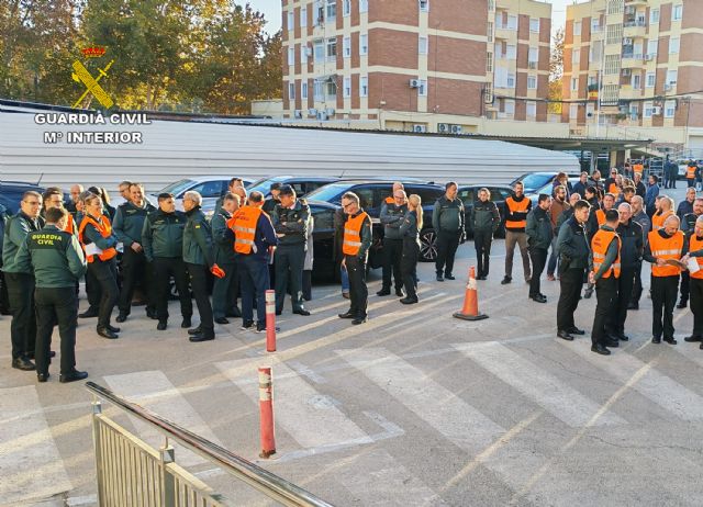 La Guardia Civil realiza un simulacro de evacuación en el acuartelamiento de la Comandancia de la Guardia Civil de Murcia