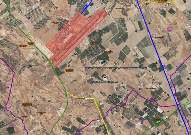 Trasladan al hospital a dos hombres heridos tras colisión frontal de dos turismos en Valladolises