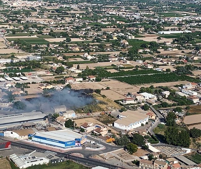 Incendio de cañas/matorral en la pedanía murciana de Casillas