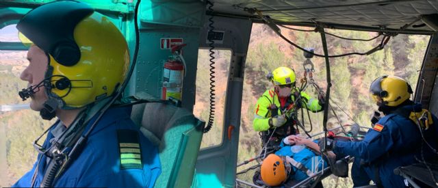 Rescatan y evacuan por aire a una ciclista herida de gravedad en Sangonera la Verde