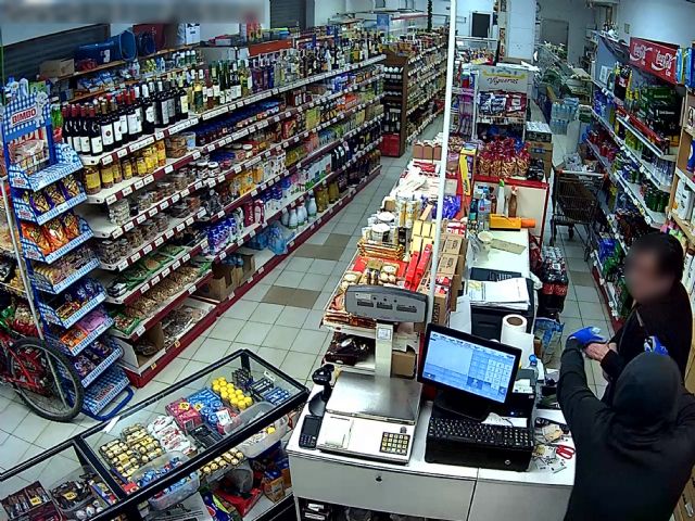 La Guardia Civil detiene a los dos presuntos atracadores de un comercio de Murcia