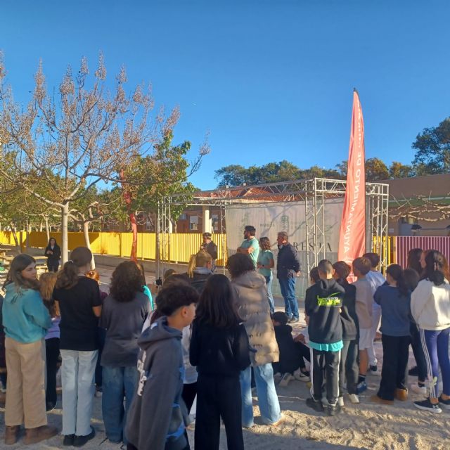 El Plan Foresta llega al CEIP Juan de la Cierva con la plantación de nuevo arbolado en el colegio