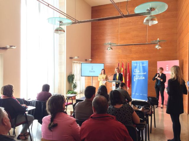 Talleres, cuenta cuentos, música en directo y grupos de animación convertirán el Jardín de la Seda en la fiesta de la familia el próximo domingo