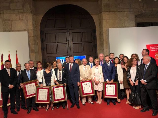 Murcia cuenta desde hoy con cinco hijos predilectos