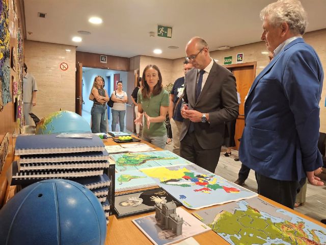 Educación renueva un convenio con la ONCE para la atención de 300 alumnos con discapacidad visual