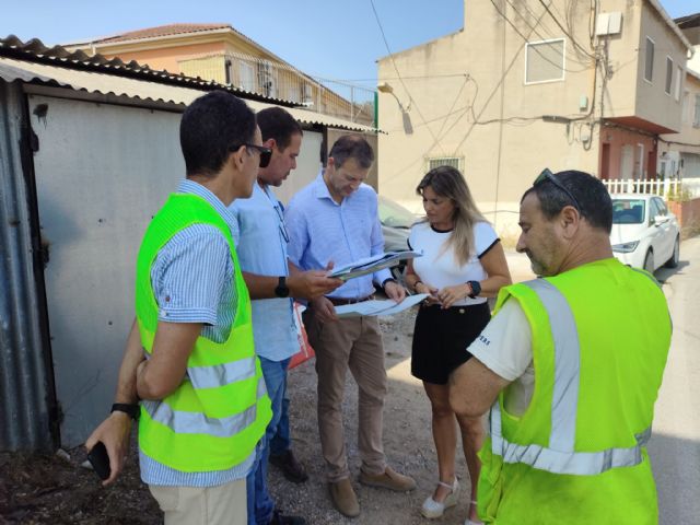 La construcción de una nueva acera en Cabezo de Torres mejorará la accesibilidad y la seguridad peatonal