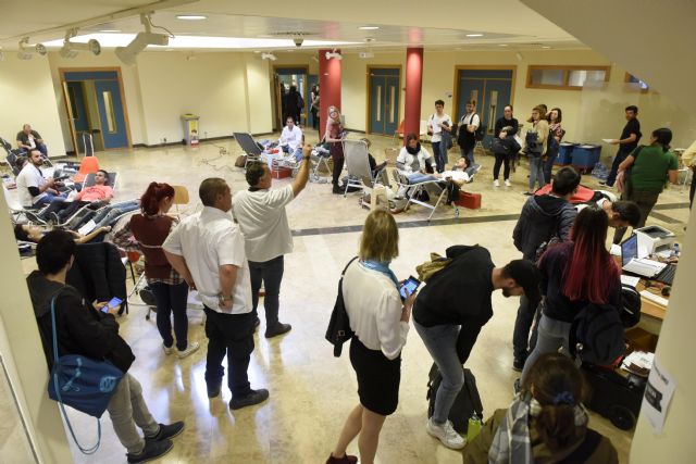La Universidad de Murcia recoge 150 donaciones de sangre en su campaña 'Diciembre Solidario'