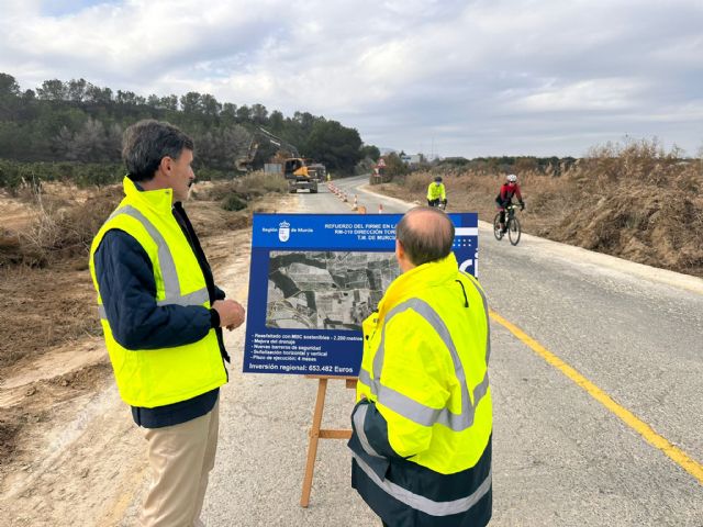 Comienzan las obras de mejora del firme de la carretera que une Cañadas de San Pedro con la provincia de Alicante