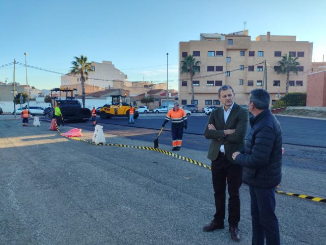 El Ayuntamiento asfalta una parcela en Guadalupe para darle otros usos como la ubicación del mercado semanal