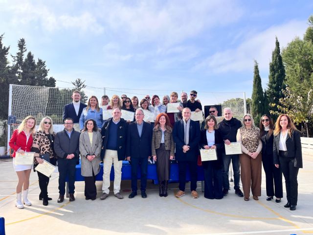 El SEF impulsa la formación y el empleo en el cuidado de personas dependientes con un programa en la comarca del Mar Menor