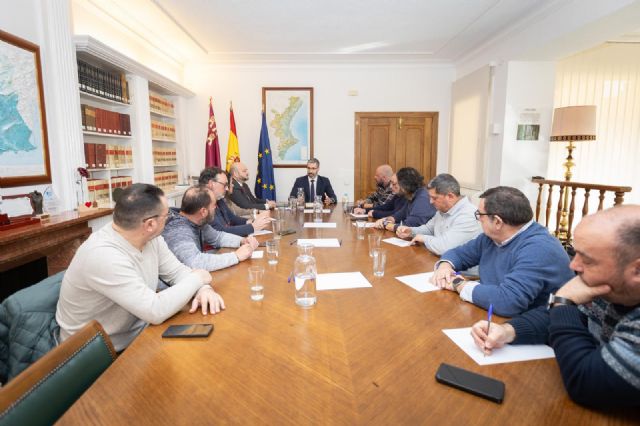 El delegado del Gobierno anuncia una mesa de diálogo con SABIC para evitar despidos en la planta de Cartagena y asegura que peleará para mantener los empleos