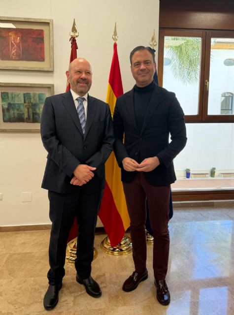 El consejero de Presidencia recibe al cónsul de Alemania