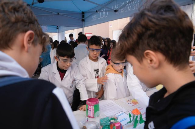 MasterChem anuncia a los nueve equipos finalistas durante su feria de química