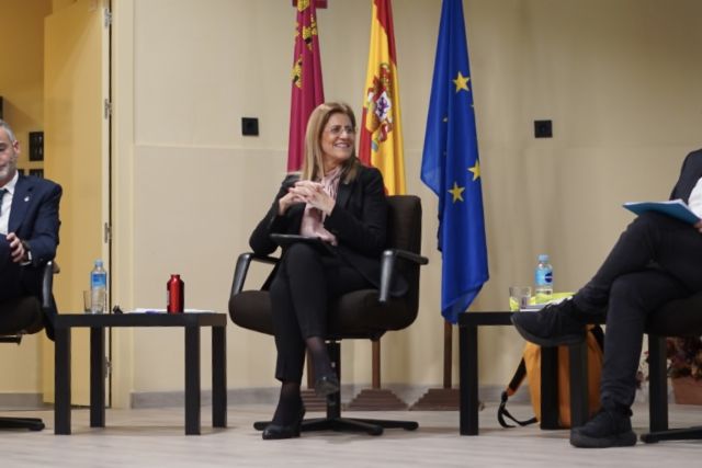 Senena Corbalán sitúa la financiación, la investigación y el bienestar en el centro del debate del Rectorado