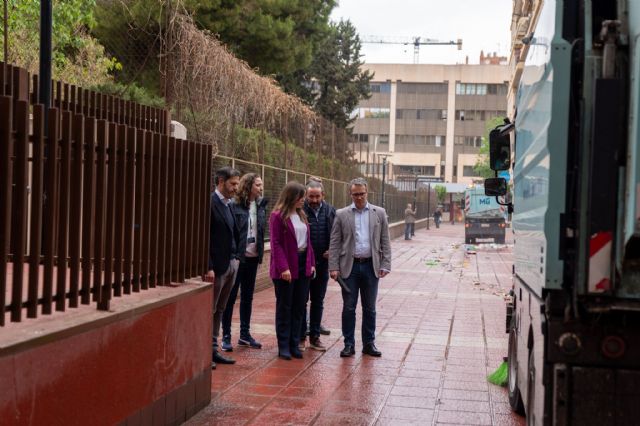 El operativo especial de limpieza culmina con éxito tras un Entierro de la Sardina multitudinario