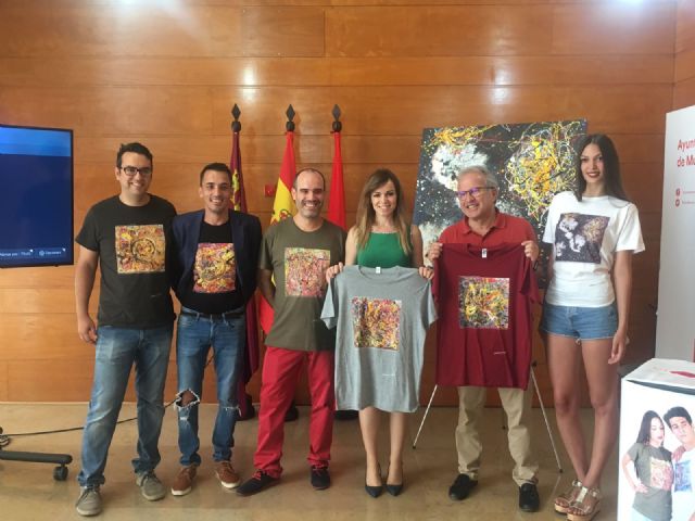 Soldados de Ainara presenta la campaña solidaria 'La camiseta más valiosa del mundo' con 12 diseños del pintor murciano Daniel Marín