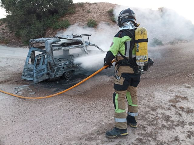 El Consorcio de Extinción de Incendios invierte 260.000 euros para adquirir los trajes de protección para los 30 nuevos bomberos