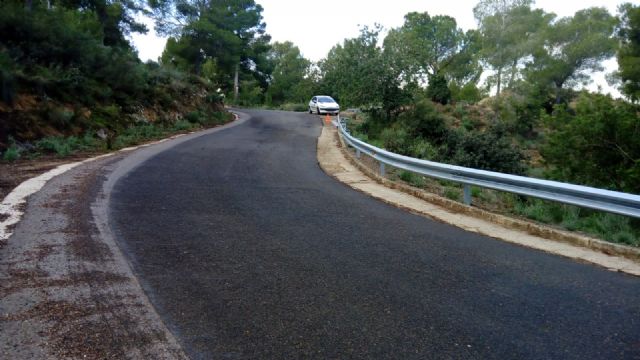 El Ayuntamiento instala más de 300 metros de barreras en carreteras de monte para mejorar la seguridad de los conductores