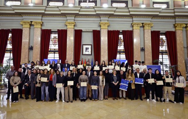 Proyectos sobre inclusión, salud mental y mayores, ganadores de los premios del III Concurso Emprende Joven. Edición Murcia 1200