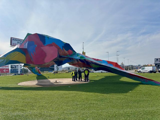 Murcia concluye la renovación de la iluminación de la avenida Juan de Borbón e instala un sistema inteligente en la rotonda de Cristóbal Gabarrón