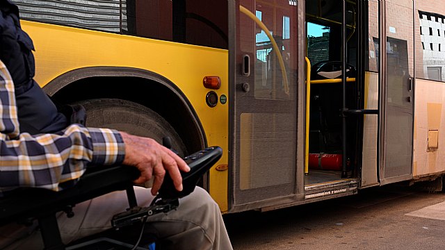 VOX: Los murcianos en silla de ruedas siguen aislados y el PP desoye sus quejas