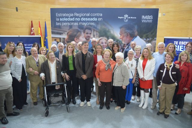 El Gobierno regional pone en marcha el teléfono 065 para atender a personas mayores en situación de soledad no deseada