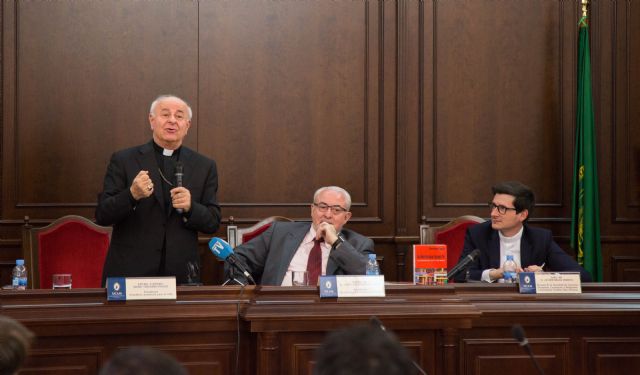 Vincenzo Paglia: 'La Iglesia debe entrar en el debate ético y cultural contemporáneo'
