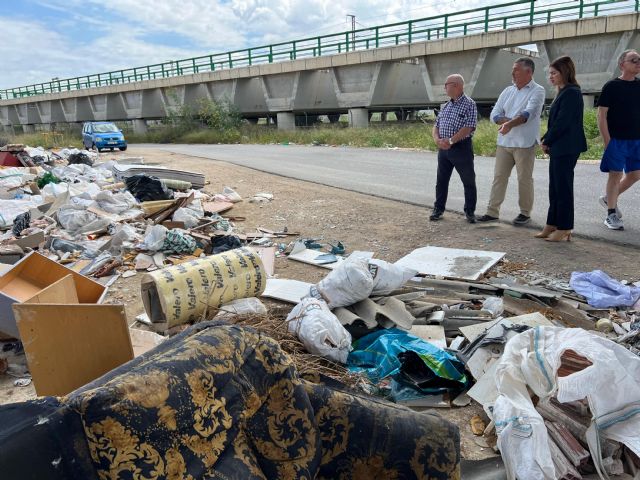 El PSOE exige al PP que actúe ya para limpiar y dignificar la zona del Reguerón, convertida en un vertedero ilegal en Beniaján