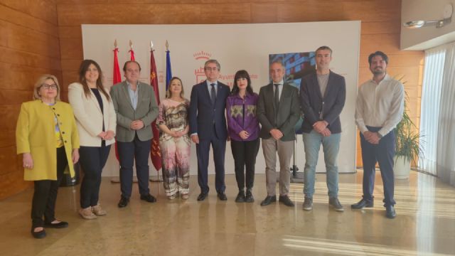 Empresa impulsa la campa&ntilde;a 'Compra con corazón' para promocionar el comercio local del centro de Murcia
