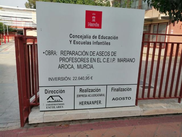 Educación renueva los aseos del edificio de dirección del CEIP Mariano Aroca