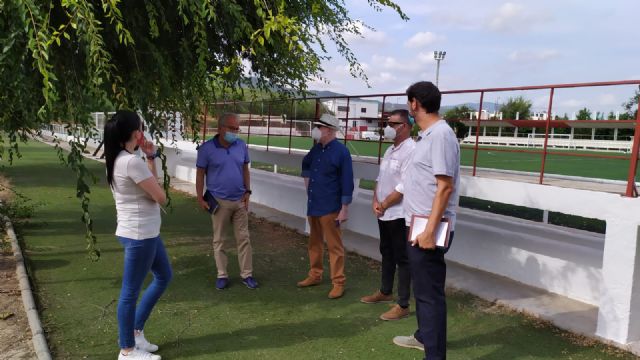 La Alberca mejora sus instalaciones deportivas con trabajos de pintura, fontanería y la adecuación de sus zonas verdes