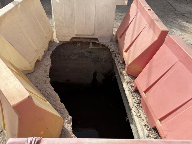 El PSOE exige una intervención urgente en la calle Mayor de la Orilla del Azarbe por el grave deterioro del cimbrado