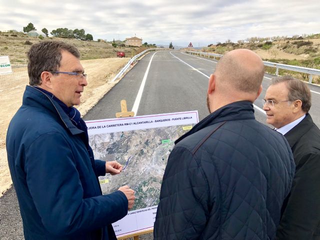 Los vecinos de Barqueros se benefician de la mejora de la carretera que conecta la pedanía con Alcantarilla
