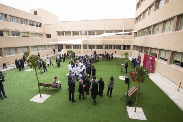 La Facultad de Química de la UMU inaugura dos espacios verdes para fomentar encuentros que unan la Universidad y el mundo empresarial