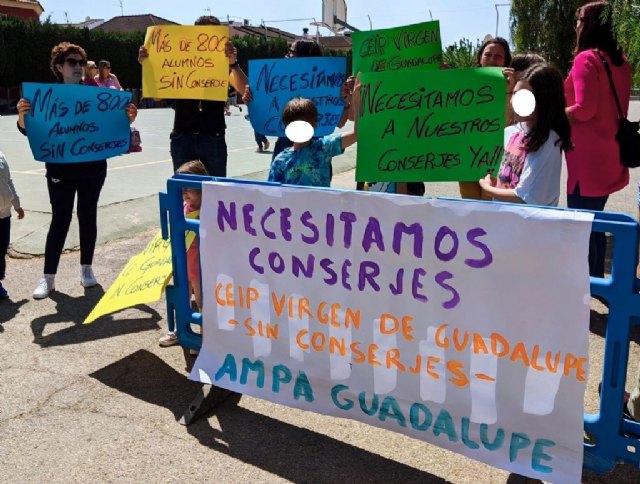 Padres y alumnos del CEIP Guadalupe exigen la contratación urgente de 2 conserjes