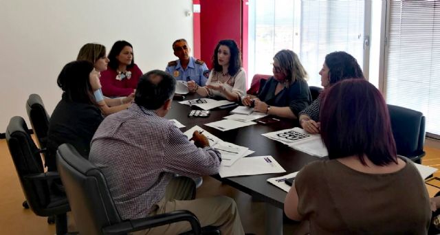 La Comunidad Autónoma ofrece asesoramiento y formación especializada a la Policía Local de Murcia y a la unidad de Protección Civil en la capital en materia de agresiones y abusos sexuales