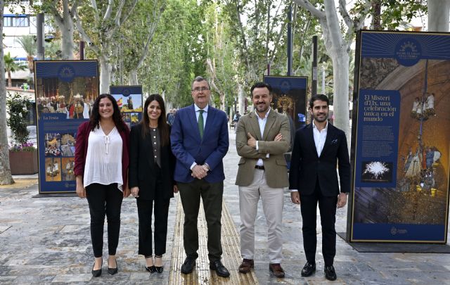 La historia y tradiciones de Elche llegan a la Avenida Alfonso X a través de una exposición con motivo de su Año Jubilar